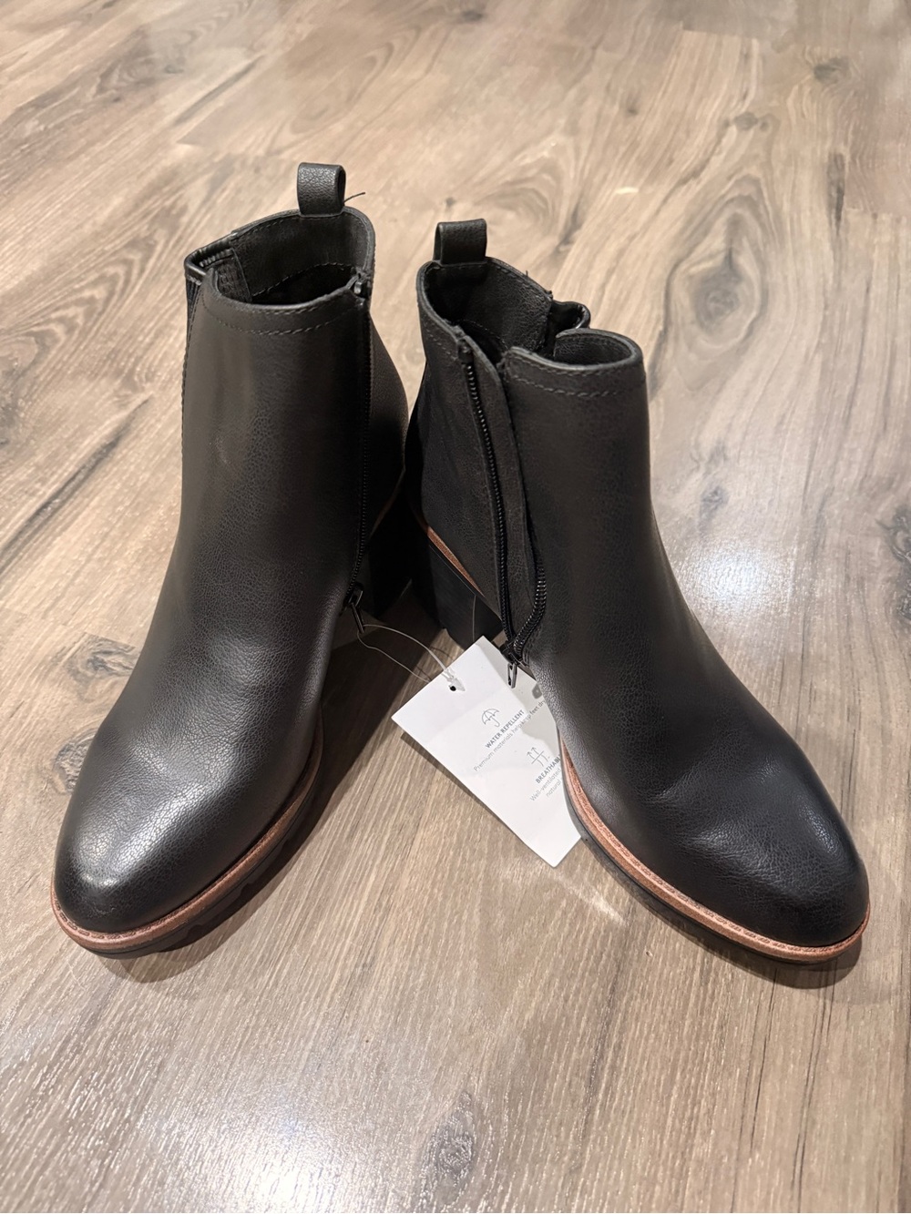 Naturalizer Black Leather Ankle Booties with Side Zip